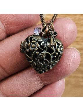 Vintage Claire's Floral Filigree Pendant Necklace